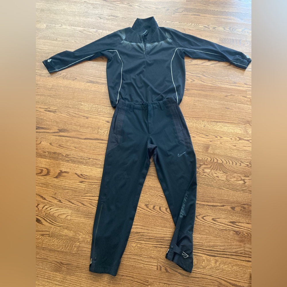 Nike Storm Fit rain suit for Golf or other outdoor activity